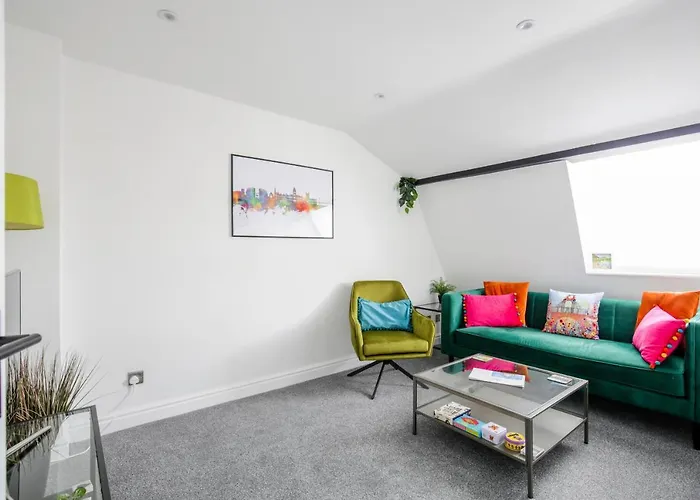 Chester Stays - Beautiful Loft Apartment With Parking